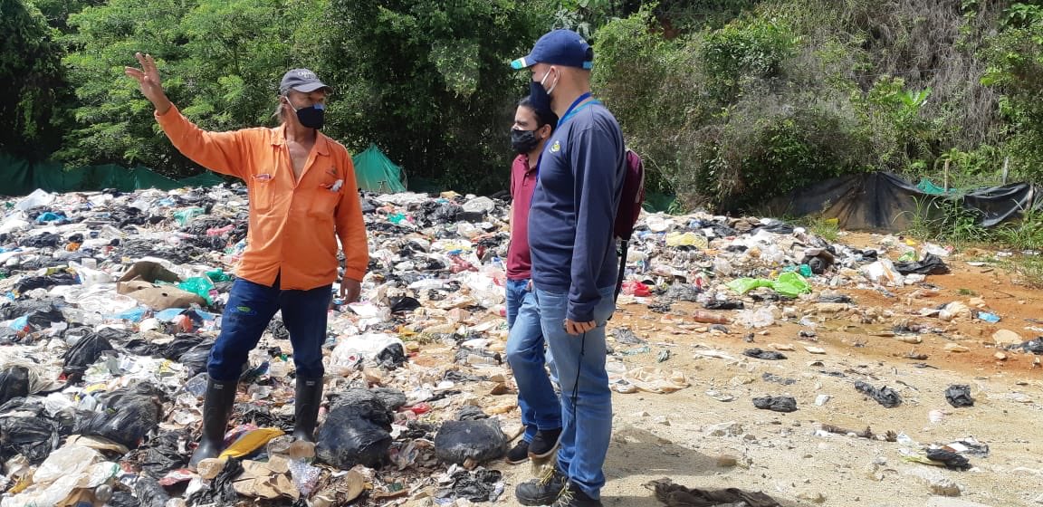 Corantioquia's tweet photo. #AutoridadAmbiental | Realizamos visita técnica al relleno sanitario de Caracolí, el cual llegó al final de su vida útil e inicia  fase de clausura. En el espacio coordinamos la realización de la gran sembratón #BIO+, el fortalecimiento del #CIDEAM y de saneamiento básico. https://t.co/B0myicrj1D