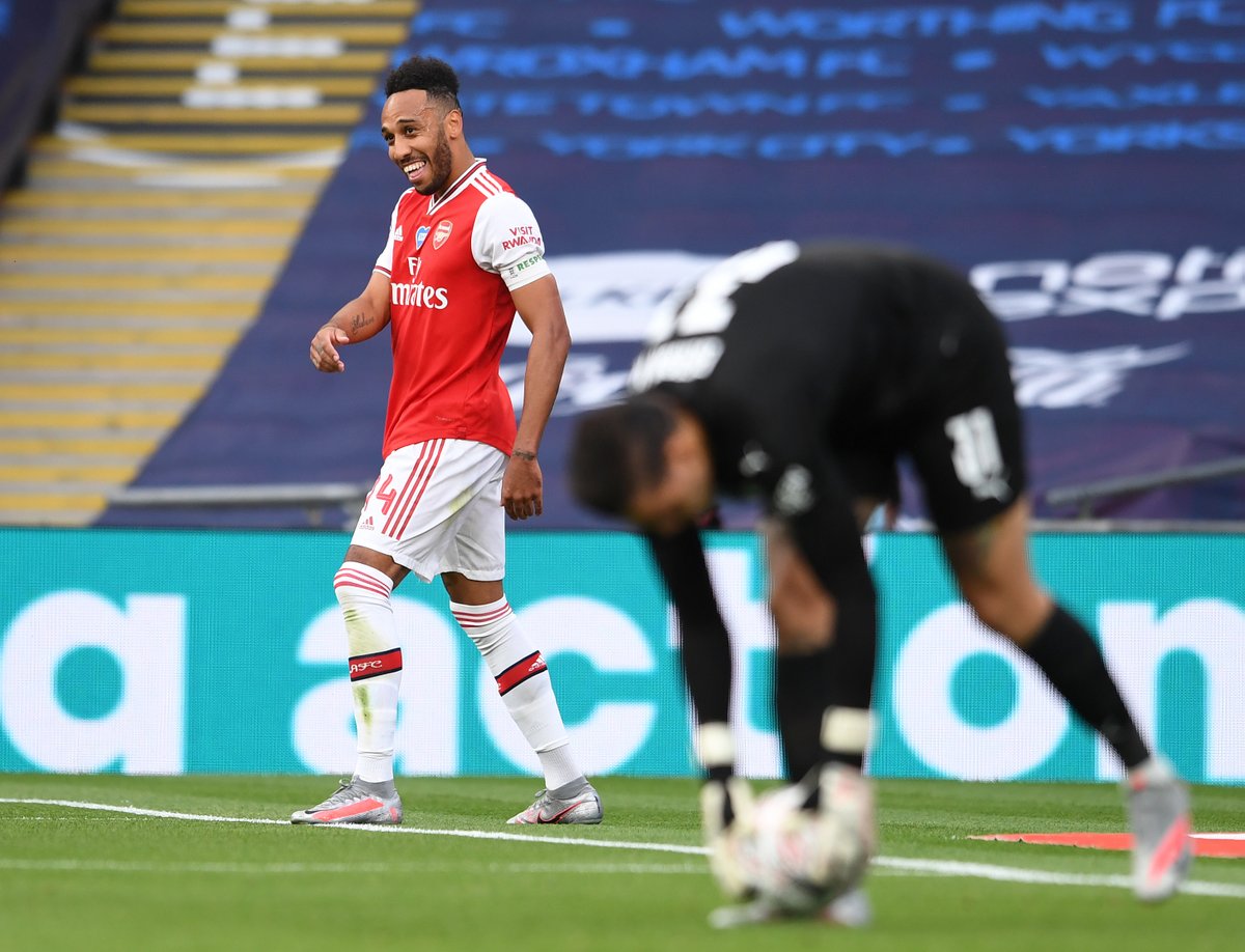 Arsenal's tweet image. Love that, Auba! ❤

🔴 1-0 🔵

#EmiratesFACup