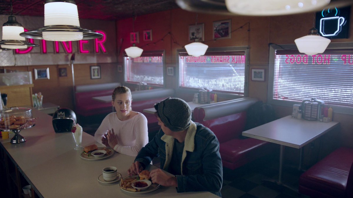but in 2x01, jughead goes back to coffee after joining the serpents and going back to mystery-solving in the wake of the first black hood attack, and betty gets a strawberry on her milkshake to show she’s worried about archie.