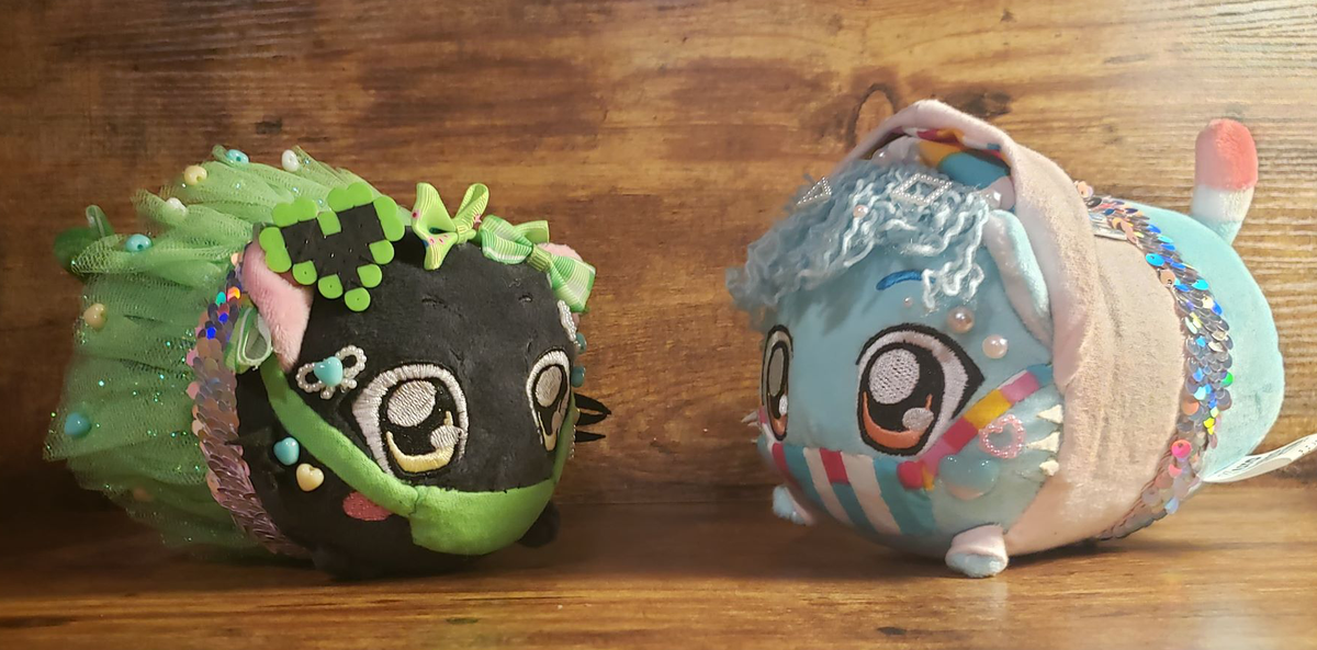 2 of KuroNekoConline's stars, Tsuki and Hoshi! Be sure to enter the raffle at 5:45PM for a chance to win one of these exclusive, fashionable cuties!
 Listen for the SECRET codeword to comment in the livestream! Two winners will be announced during Closing Ceremonies, at 8:35PM!
