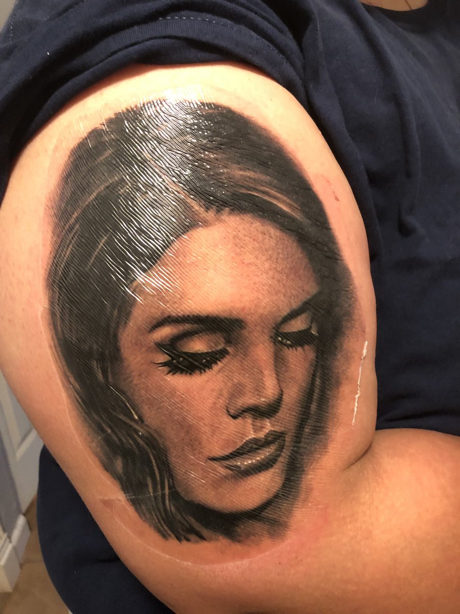 Dellopez98's tweet photo. I finally got my two favorite artist with me forever @LanaDelRey https://t.co/LdrK3jRMF3