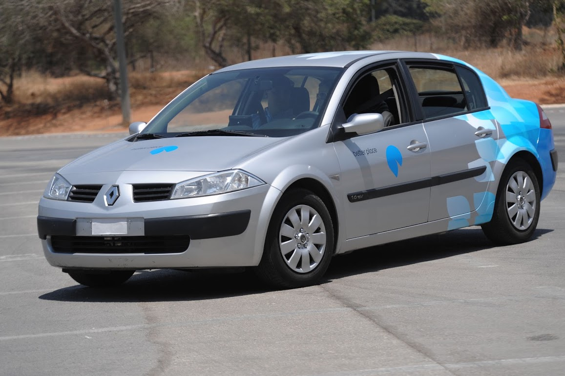 2/ We used a converted Renault Megane as our test vehicle for the upcoming Renault Fluence ZE, which came out with a switchable battery. Like most startup MVPs, it was kind of embarrassing but it got the point across. This is our converted car doing test drives in Israel in 2008.