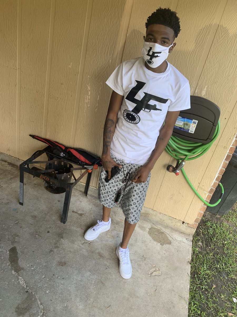 ToineVuittonLF's tweet photo. I Ain’t No Ho I Can’t Go Out Like Anybody 🖤🦅 #FreeLF🧸 https://t.co/sIe5RYwyag