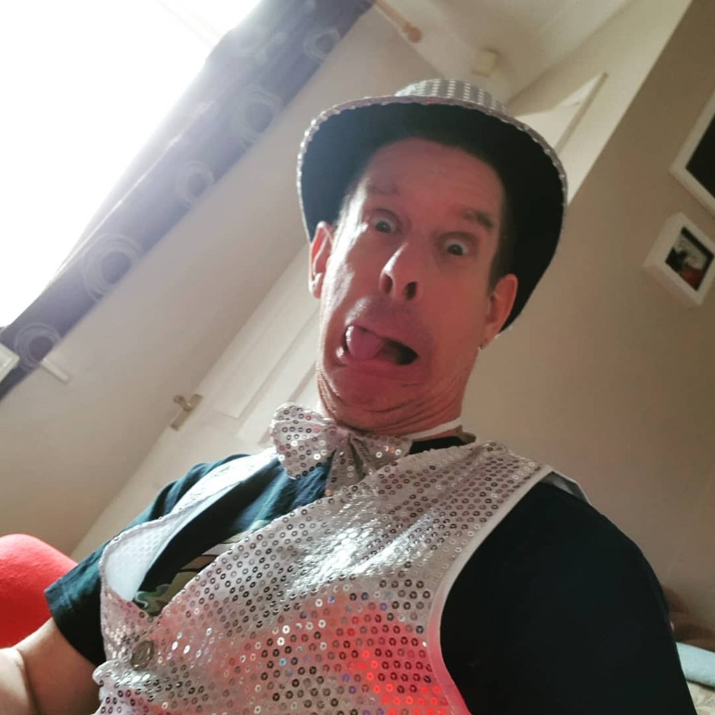 IBDBatman's tweet photo. Day 125 of #12WeeksofIsolation 

Today I had the pleasure of hosting The #IBDSuperHeroes Indoor Scavenger Hunt 🤗
As you can see, I was wearing my normal clothes I wear on a Saturday 🤣🤣🤣🤣
We had a lot of fun and laughs and raised a few pounds for … https://t.co/4IH6ZYpQRI https://t.co/j689riUotV