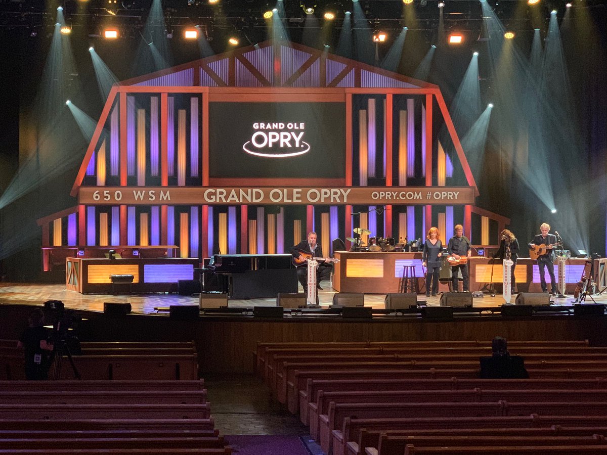 opry's tweet photo. Welcome home, Vince and Reba! #Unbroken https://t.co/pmDKOZY2Th