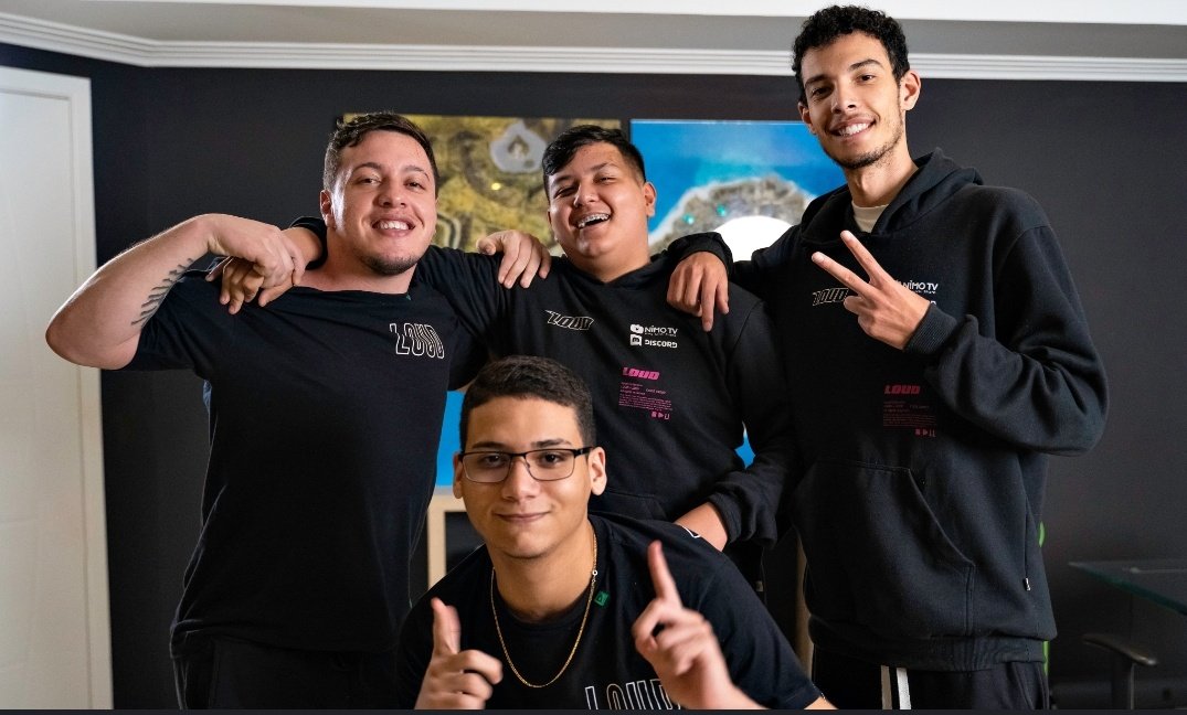moonvictorr's tweet photo. Hoje não fomos tão bem mas os meninos jogam de mais.
Agumas coisas não encaixaram mas independente de tudo torcendo sempre foco pra amanhã e rumo ao top 1 eu confio neles
#goLOUD
#copafreefire https://t.co/rNqRbRWtlN