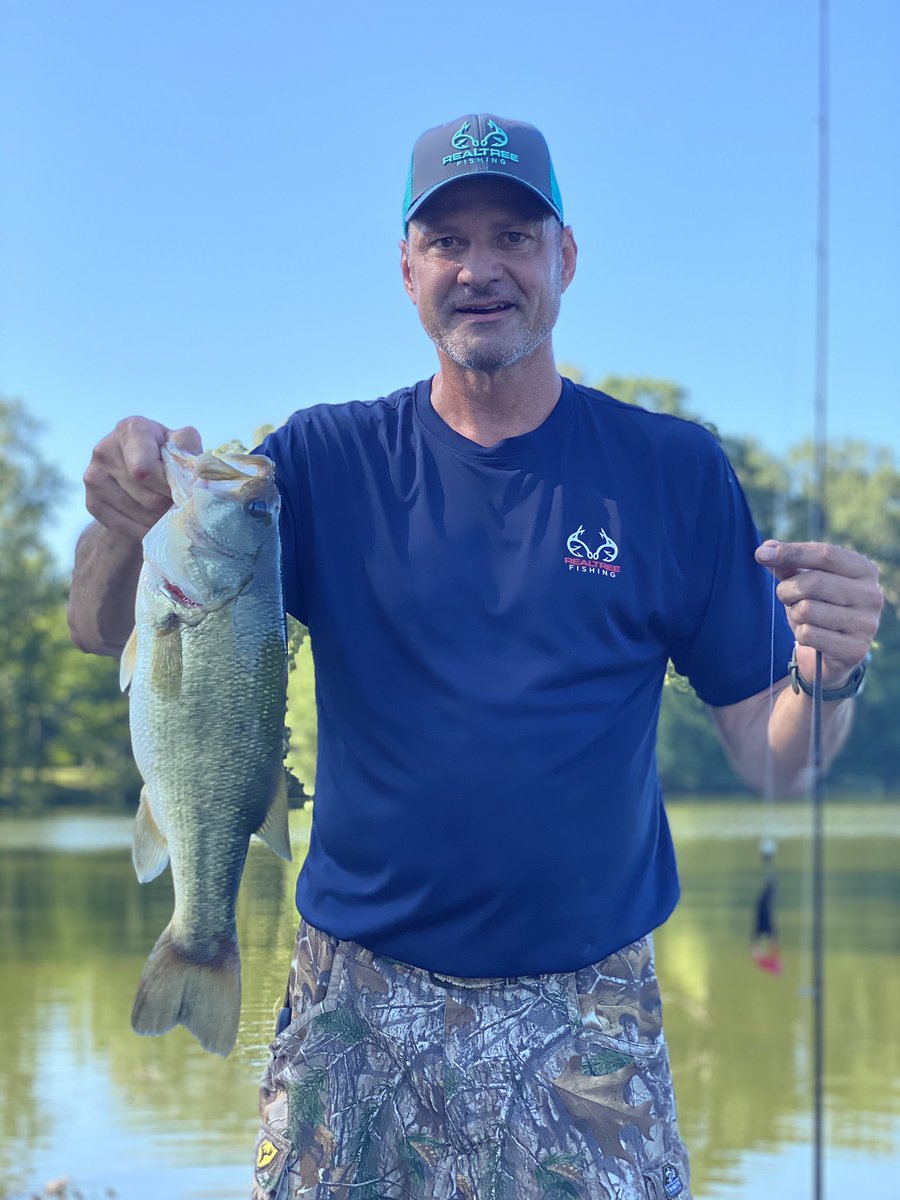 realbenmcdonald's tweet photo. One more fish fry.....always a good day on the water with the family! @Orioles start the @MLB season on Friday....who’s ready for some baseball? @RealTreeFishing @Realtree #Family #FishFry #BuffaloOaks @_jasemcdonald_ #WhatGetsYouOutdoors #SpeedCraw https://t.co/8IPSH5ur77