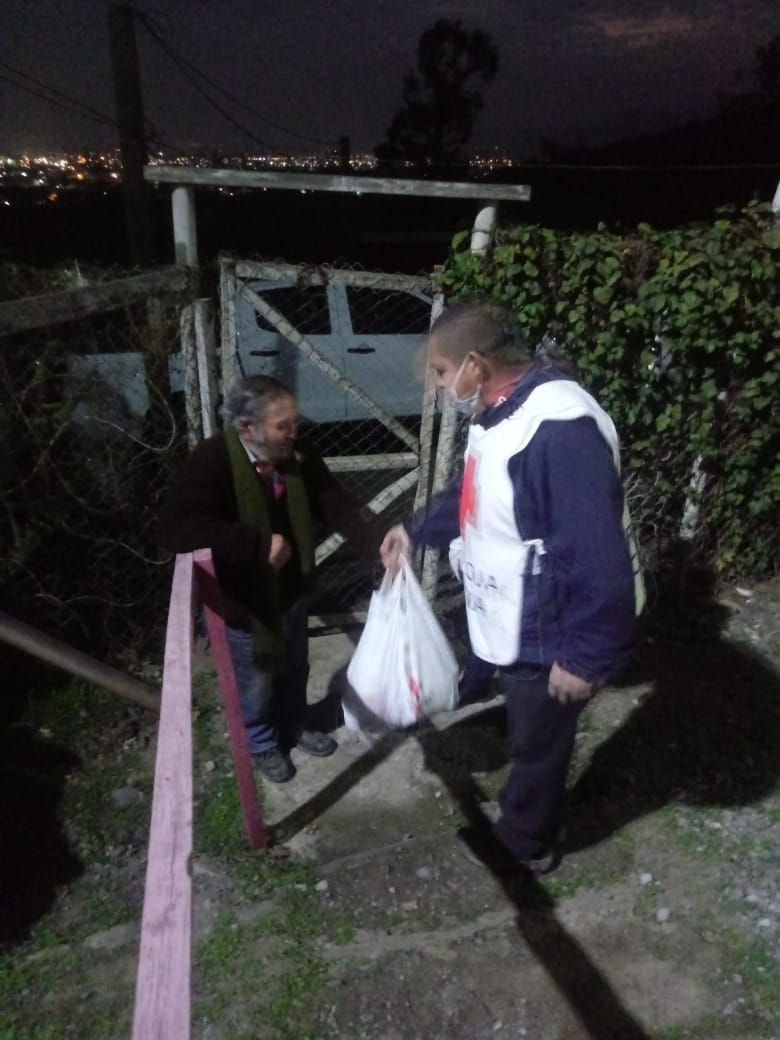 CruzRojaColina's tweet photo. INTERVENCIÓN
Otra gran jornada de nuestros voluntarios entregando Kits de mercadería y de Higiene. #Colina  #TodosNosAyudamos #CruzRoja https://t.co/hrG9q81FDa