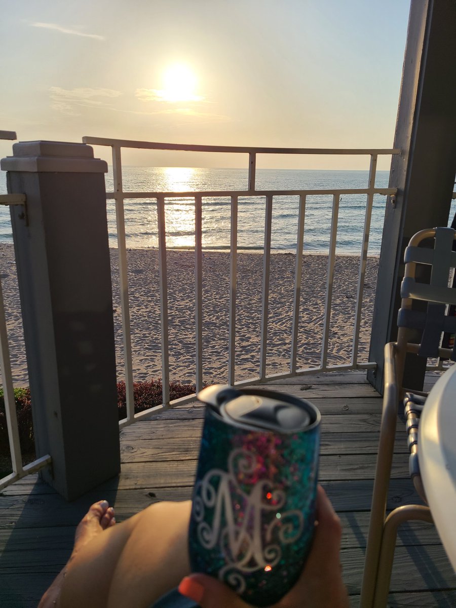 mpiks23's tweet photo. First sip of wine by the Lake. Paradise in the Midwest. Can't wait to hit the water tomorrow. ❤🍷🏖 #SoHa #Summer2020 #LakeMichigan #SoNeededThis https://t.co/m7tTHgTjd3