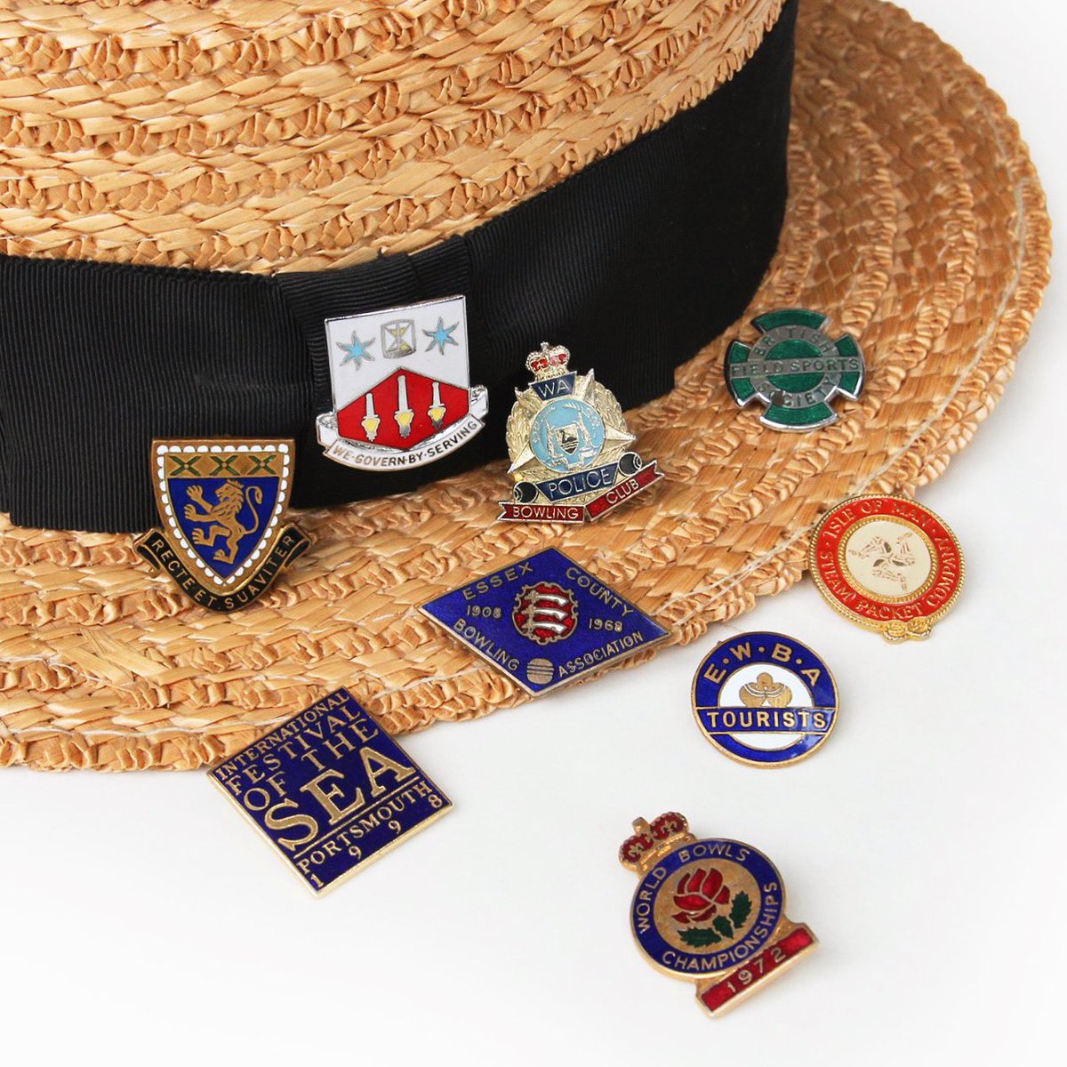 The Post Office Shop British Vintage Pin Badge Set 4500 Tax 英国らしいクラシックなデザインが目を惹く ヴィンテージピンバッジ 3点セット 帽子やジャケット バッグなどのおしゃれのアクセントにおすすめのアイテム T Co