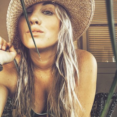 halie_lynn's tweet photo. #NewProfilePic https://t.co/rReNg2k0ri