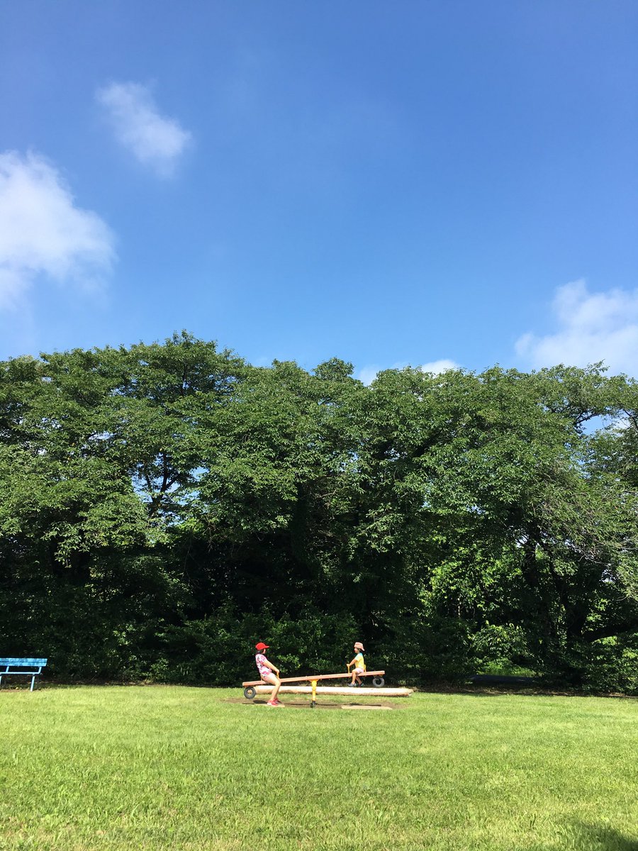Macyamaro's tweet photo. 久しぶりの青空。公園に一番乗り！ https://t.co/OW4YzO3ZGs