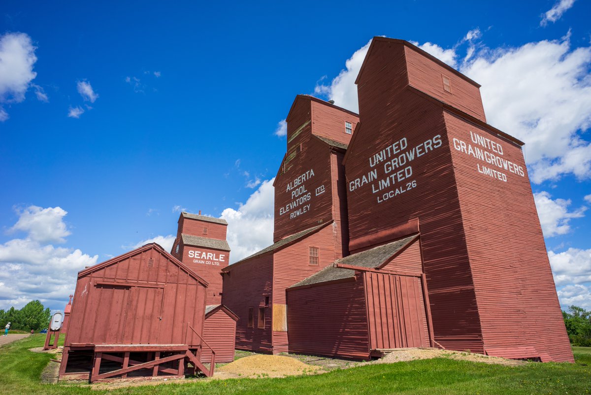 Smith__mj's tweet photo. Rowley:  pioneer prairie village?  ghost town?  Hollywood set?  Would you believe all of the above?

#StarlandCounty  #ExploreAlberta  #Wanderlust #theotherAlberta #Albertaroadtrip #Rowley https://t.co/qs7uBH5k0j