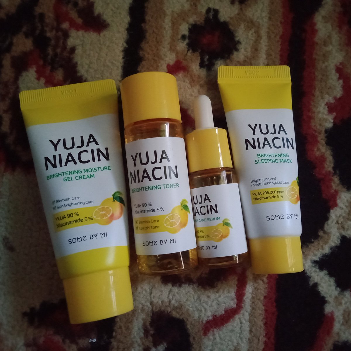 🌻🌻 Give Away 🌻🌻

berhubung aku gacocok make ini, aku mau give away yujaku ini hiks syaratnya rt aja kok, nanti aku pick random. oh iya ongkir ditanggung sendiri ya :) aku dom lumajang jawa timur hehe. makasih