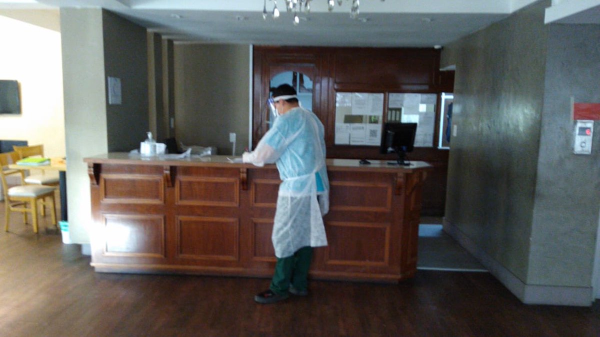 salud_mgp's tweet photo. 👉Seguimos trabajando en los hoteles dispuestos para aislamiento de pacientes sintomático leves y para sus contactos estrechos que no cuentan con las condiciones medioambientales adecuadas para realizar el aislamiento en domicilio. https://t.co/eJT2hunG1K