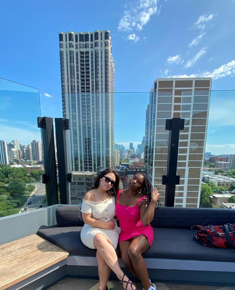 JParkerChicago's tweet image. A gorgeous day is a sign that you need to visit a rooftop ASAP. Head to Hotel Lincoln, there's an elevator that takes you straight to The J. Parker
📸 : @qiacaldwell