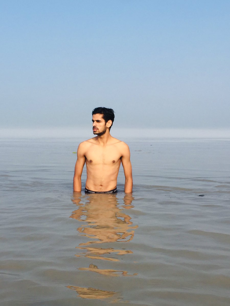18musamalik's tweet photo. “ Broken
Inactive
Ineffective
Unhealthy
Weak
*Strong* “
#earlymorning #watersession #workout https://t.co/rupAVN902V