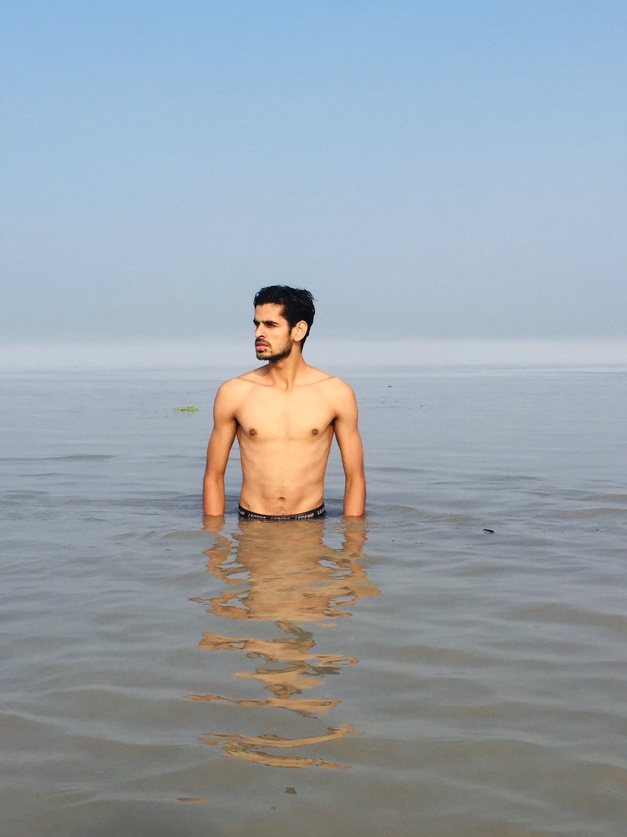 18musamalik's tweet photo. “ Broken
Inactive
Ineffective
Unhealthy
Weak
*Strong* “
#earlymorning #watersession #workout https://t.co/rupAVN902V