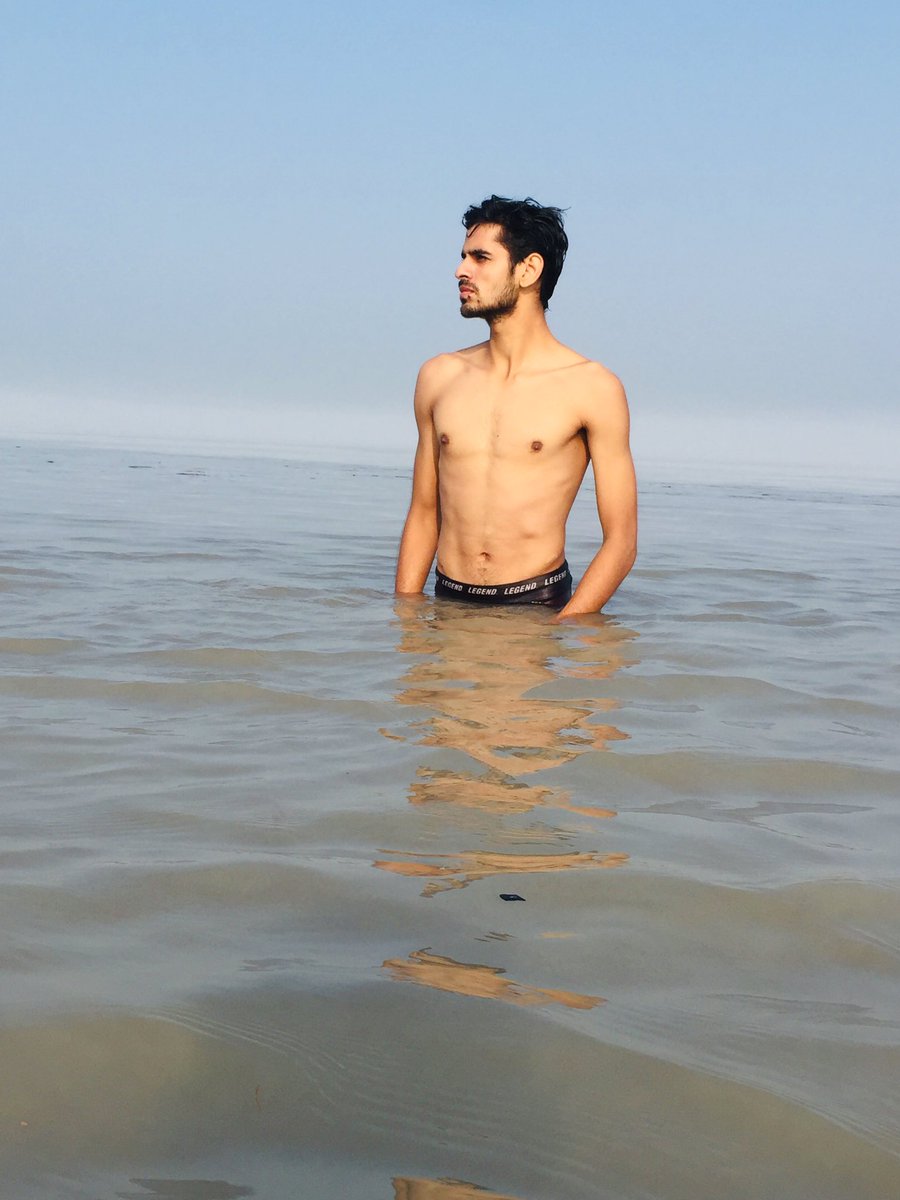 18musamalik's tweet photo. “ Broken
Inactive
Ineffective
Unhealthy
Weak
*Strong* “
#earlymorning #watersession #workout https://t.co/rupAVN902V