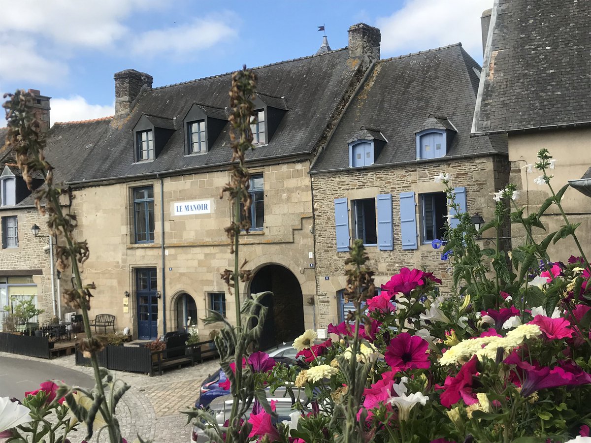 FrancoiseGatel's tweet photo. Le #patrimoine fertilise et dynamise le #territoire sous l’impulsion dynamique des #élus.
@FrancePcc @PCCBretagne #BazougesLaPérouse https://t.co/JX8udedQGA