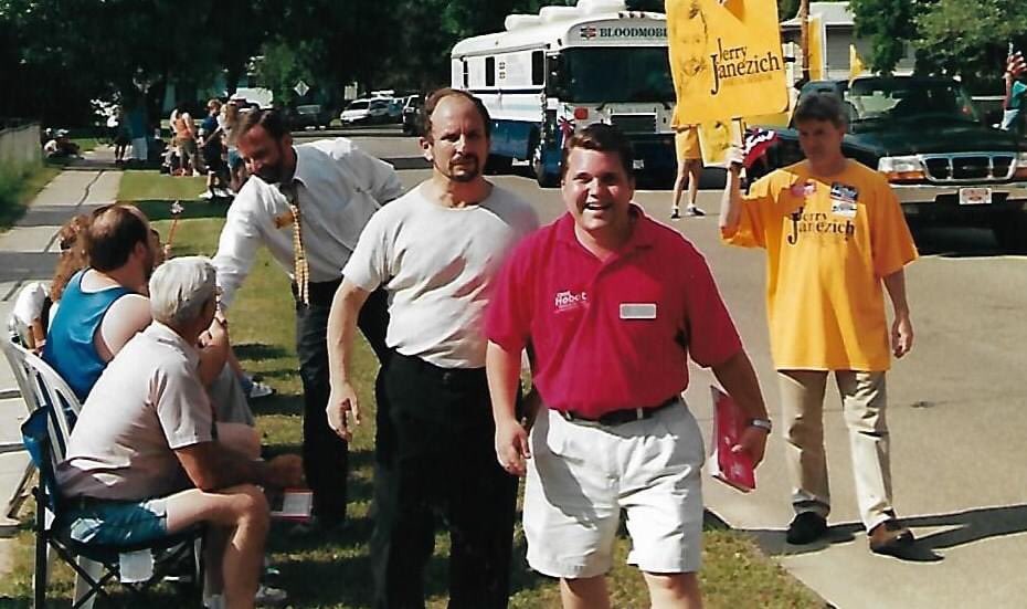 HobotChad's tweet photo. What would Paul Wellstone do today? Help Chad cross the line to qualify for the Public Subsidy. Make an online donation today, only a couple days left to qualify. https://t.co/y1XlZPEF7J https://t.co/8nlNnEmVE9