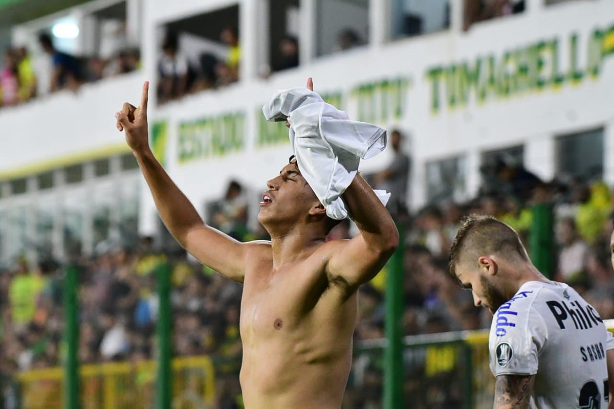 SantosFC's tweet photo. QUE SAUDADE DO MEU PEIXÃO EM CAMPO! ⚪⚫

Faltam 4 dias para estarmos em campo novamente. Quem aí está ansioso?! https://t.co/BPl2EwR7g3