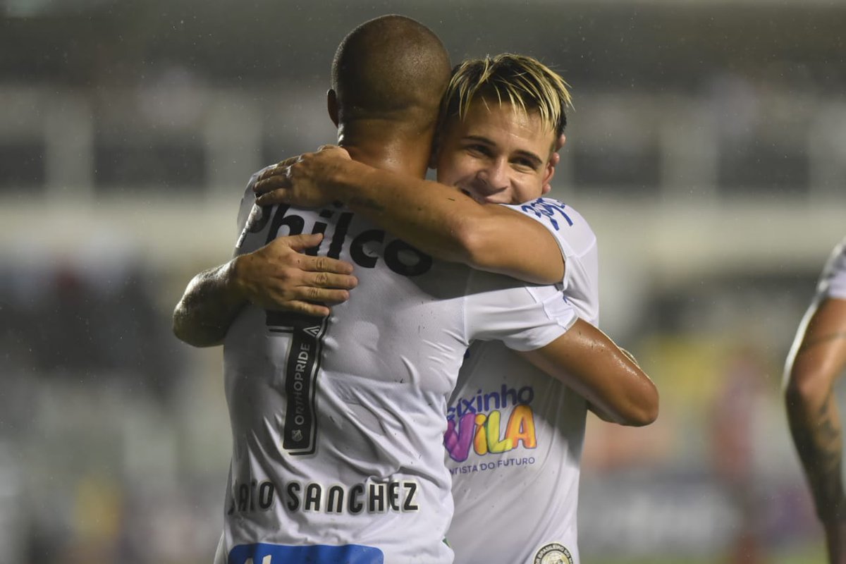 SantosFC's tweet photo. QUE SAUDADE DO MEU PEIXÃO EM CAMPO! ⚪⚫

Faltam 4 dias para estarmos em campo novamente. Quem aí está ansioso?! https://t.co/BPl2EwR7g3