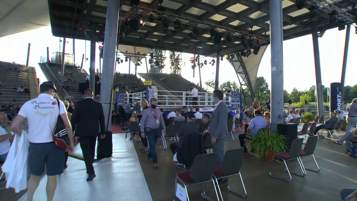 arejaywoof's tweet photo. sports in the states🇺🇸 may still be held in walled-off bubbles with with no crowds - but parts of the world are already starting to allow light crowds
screenshots from #KabayelLazaridis, live from #magdeburg germany🇩🇪 on @espn plus
#sesboxing #boxing #boxeo https://t.co/UO3U0jfkmN