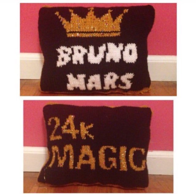 PopPop_itsBruno's tweet photo. Want your own “24k Magic”pillow? For $25, it can be yours! DM me if you want me to knit one for you! (Customization is also available)! 
#brunomars #brunomarsinspired #brunomarslove #love #knitting #knit #knittinglove #pillow #pillows #Saturday #24kmagic https://t.co/Ai0AKIVWme