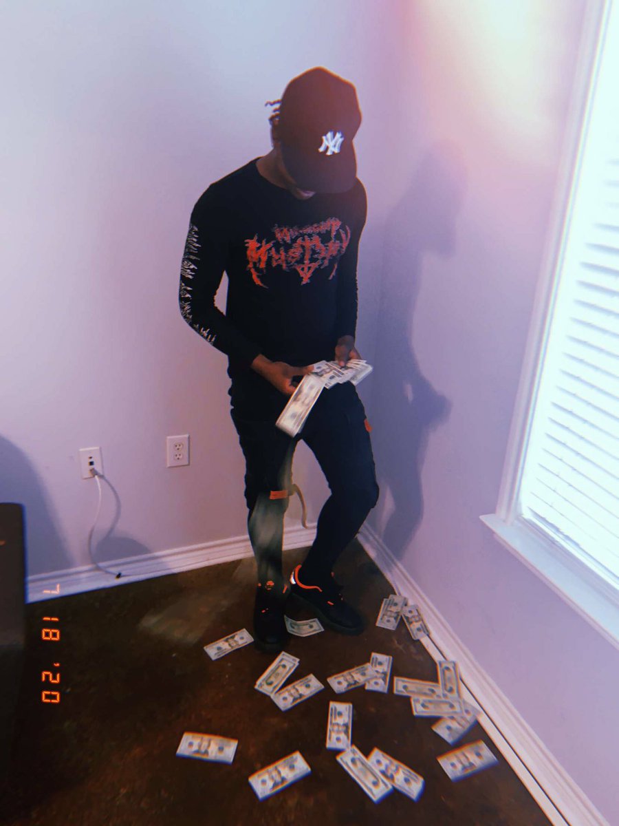 deepvpi's tweet photo. I’ll rather die on my feet than get robbed on my knees #demon4l.. it’s my birthday btw https://t.co/ZUgNyZ0e5Y
