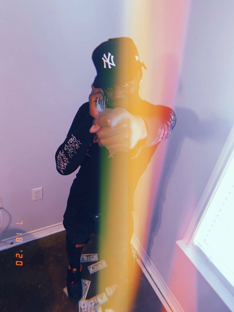 deepvpi's tweet photo. I’ll rather die on my feet than get robbed on my knees #demon4l.. it’s my birthday btw https://t.co/ZUgNyZ0e5Y