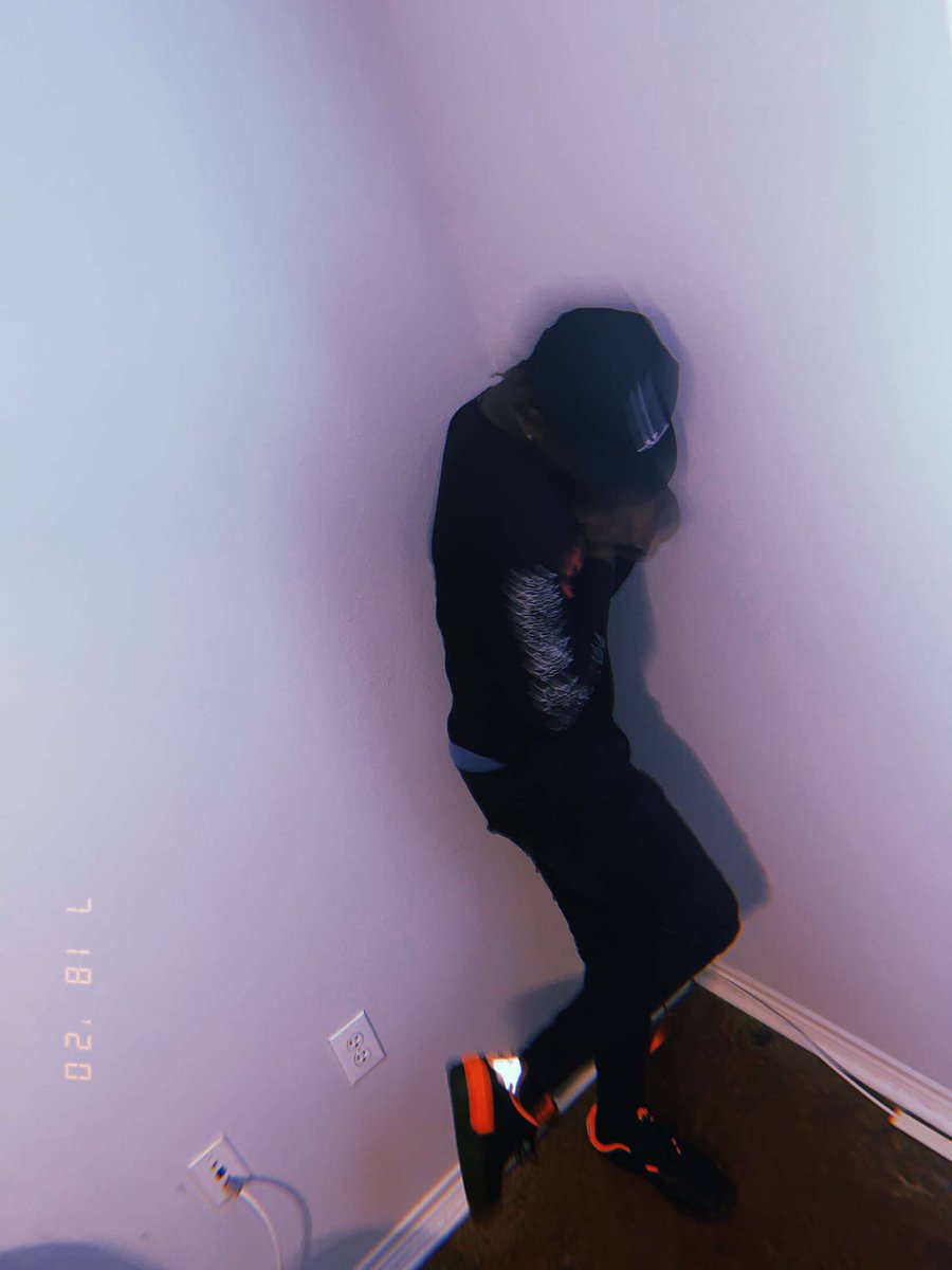 deepvpi's tweet photo. I’ll rather die on my feet than get robbed on my knees #demon4l.. it’s my birthday btw https://t.co/ZUgNyZ0e5Y