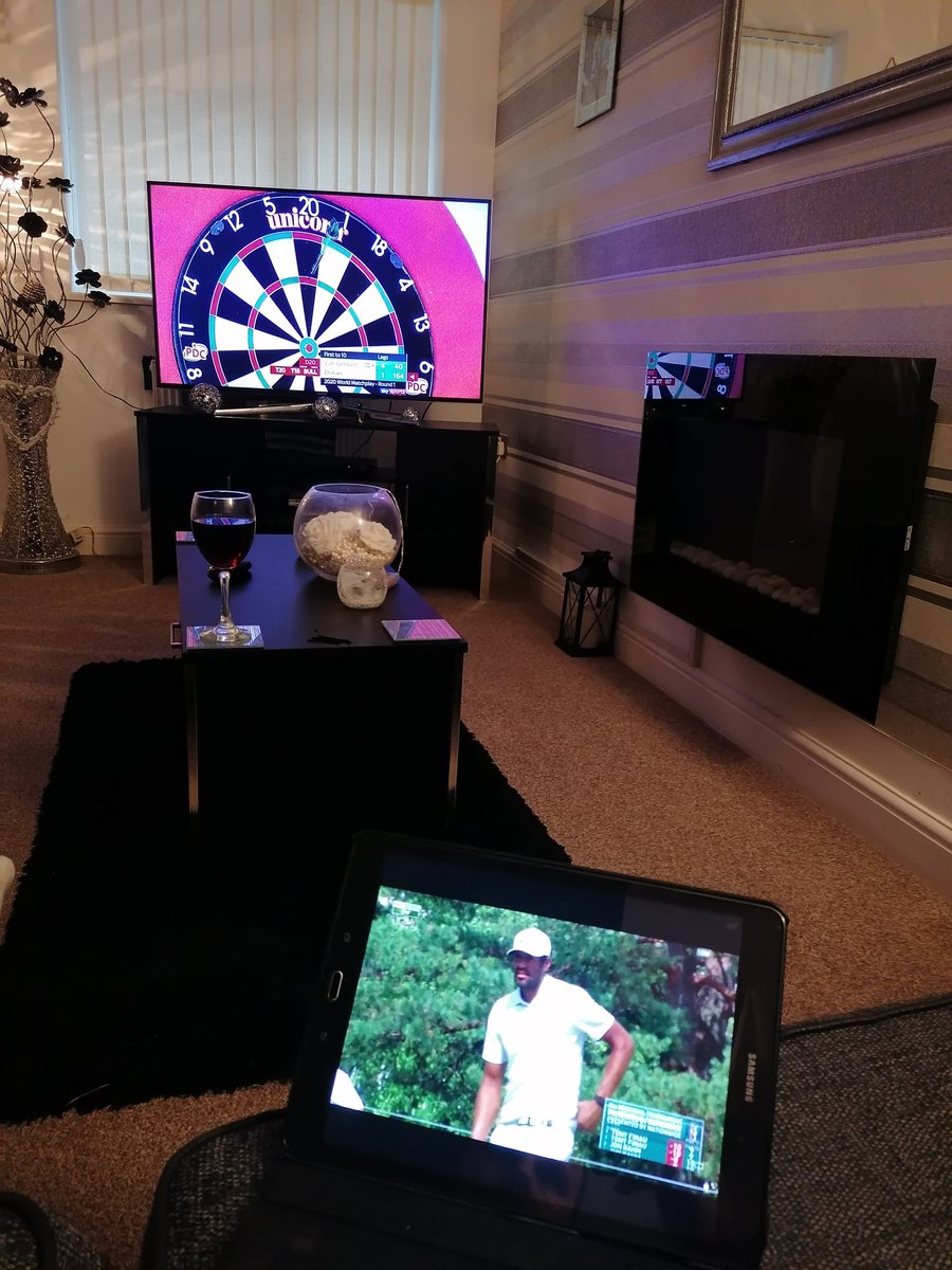 Like a pig in chardonnay! 😂 <a href="/stephenfry/">Sir Stephen Fry</a> #matchplaydarts #golf #HappySaturday <a href="/OfficialPDC/">PDC Darts</a>