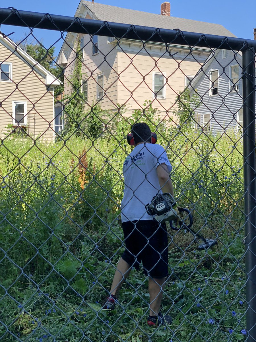 Kravatz's tweet photo. Some days you just need to get out there and get it done. Thank you Habitat board member @markrhoads for helping out! Rhoads 1-weeds 0. #siteoffuturehabitathome #sweatingalot #PCAlumni https://t.co/lFcAUdCBhm
