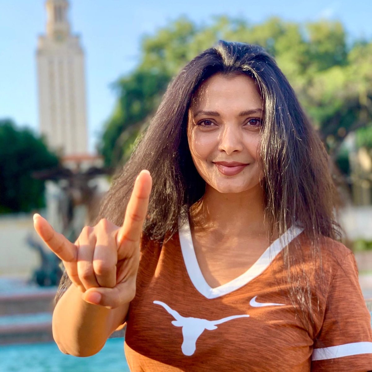 SirajAnuja's tweet photo. It’s official! I've been accepted into one of the top business schools in the nation at @UTexasMcCombs. I'm thrilled to join my #classof2022 colleagues. HOOK ‘EM! 🤘🏽#whymccombs #HookEm #texasmba #universityoftexas #mccombs #mccombsschoolofbusiness #utaustin #businessleaders https://t.co/23KFecut1R