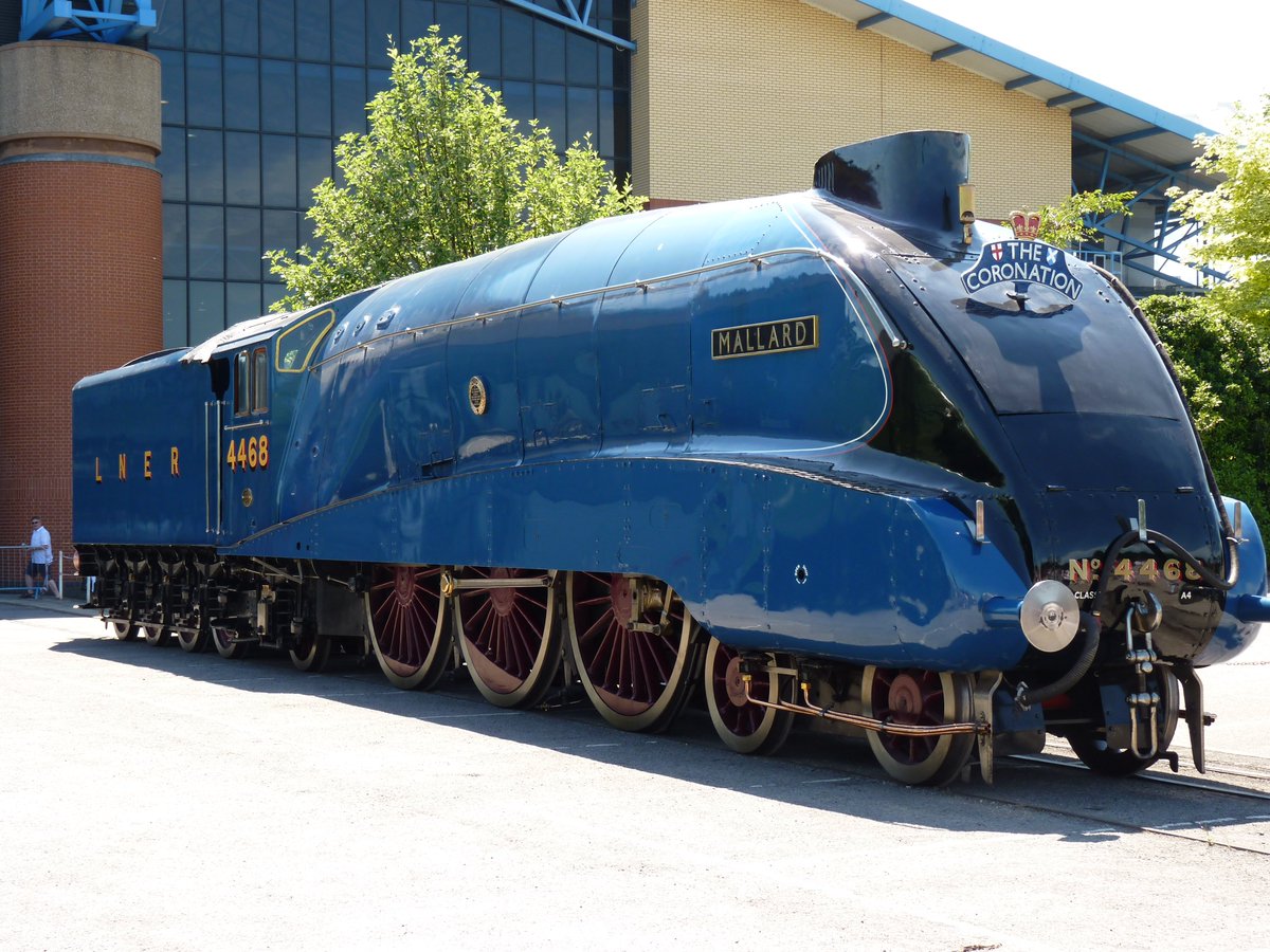 Maxfromeggtown's tweet photo. #DailyTrain:
LNER Class A4 Mallard!
#trains #railways https://t.co/boudRUMIWv