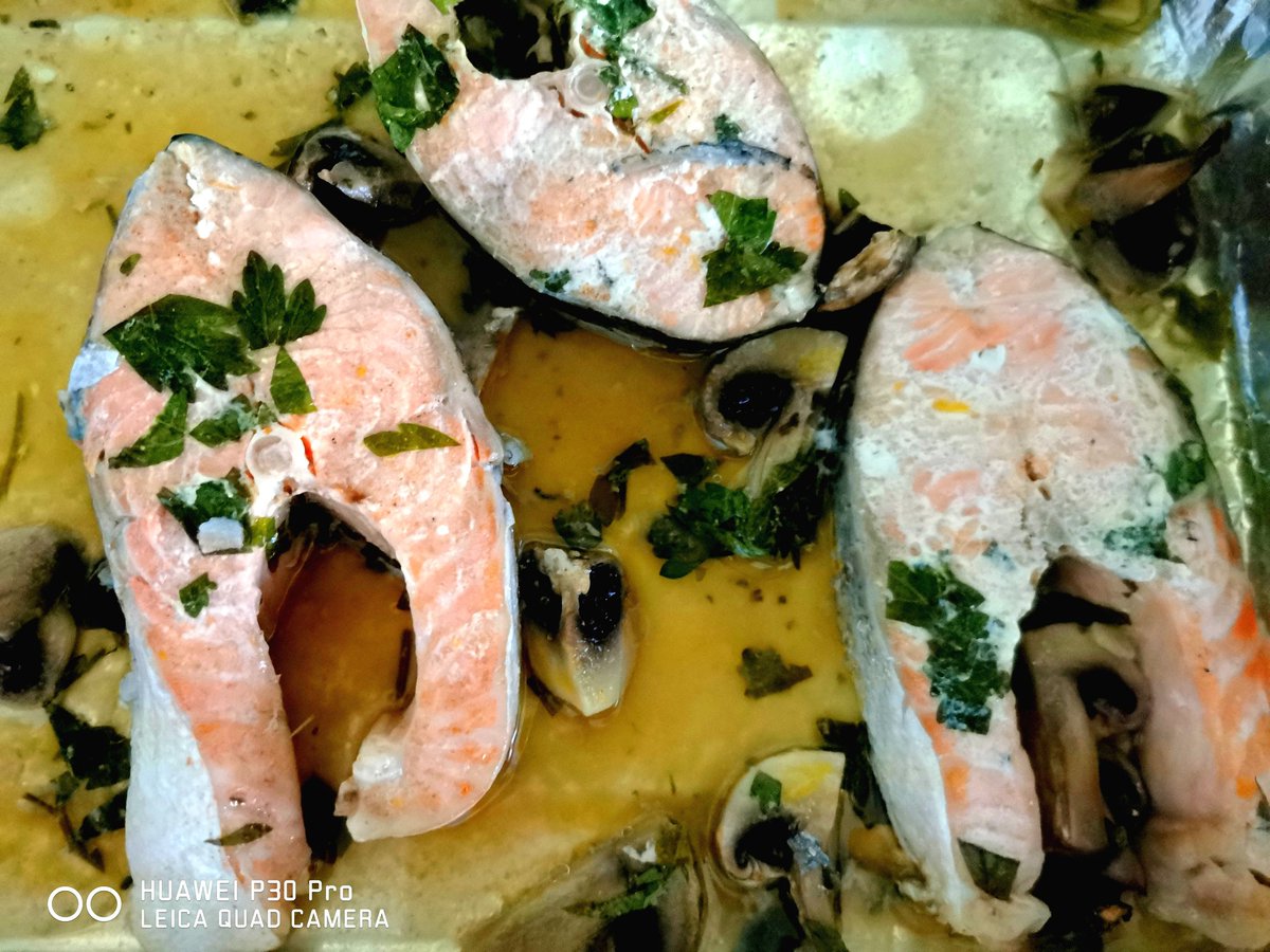 FamilyfolkMama's tweet photo. I'm not trying to paint a pretty, fishy picture here, but our family lunches on a Saturday just wouldn't be
complete without our fish off the grill. Makes me nostalgic for #Lagos π³π¬ seafood #foodmemories #LifeAfterLockdown #seafoodsaturdays #selfcare #healthyeating ish @Pjsaid https://t.co/dSIuJ0lRxc