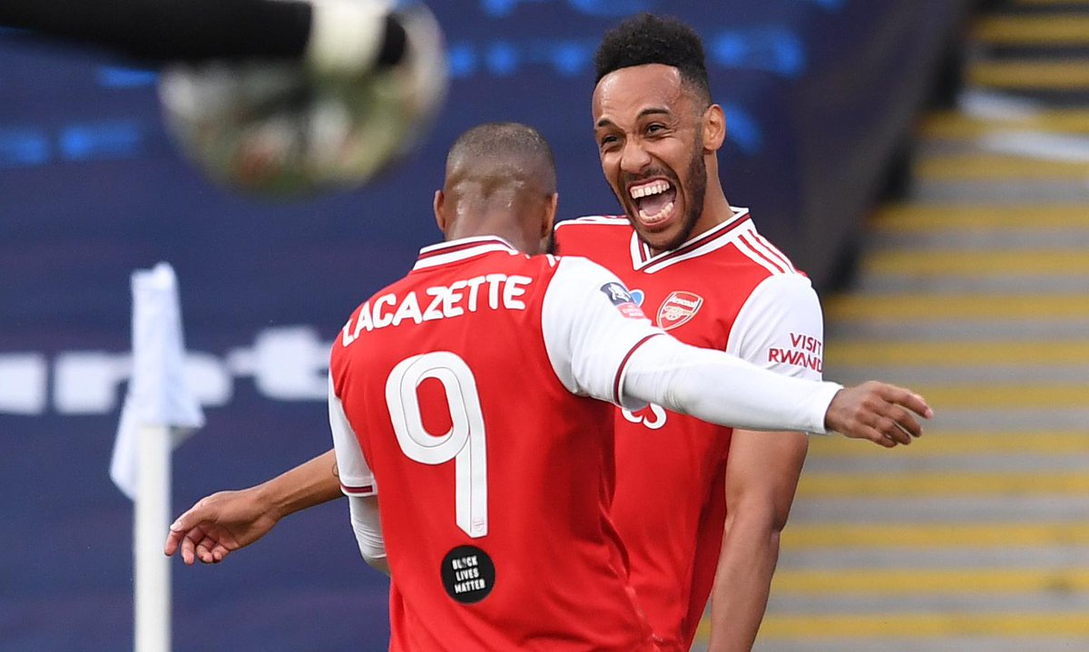 في ليلة تفوق التلميذ على استاذه مدافع لندن تضرب صغير مانشستر  وتطيح به خارج بطولة الكأس وتحجز مقعدا في النهائي 

ارسنال 2  : مان سيتي 0