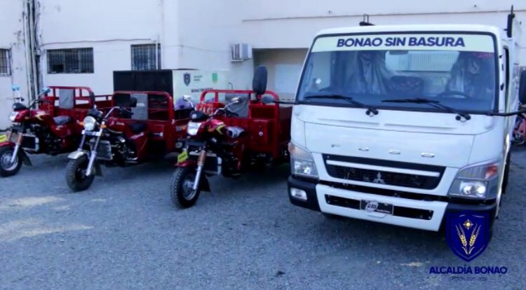 eberto_nunez's tweet photo. Todo es posible cuando lo que se hace se hace con la voluntad de hacer el bien.  En el día de ayer se incorporaron al parque vehicular de la Alcaldía nuevas unidades trimotores y un camión Volteo 2020 con fondos propios de la Alcaldía. Nuestro objetivo es un Bonao más limpio. https://t.co/mH1LGtlUyc