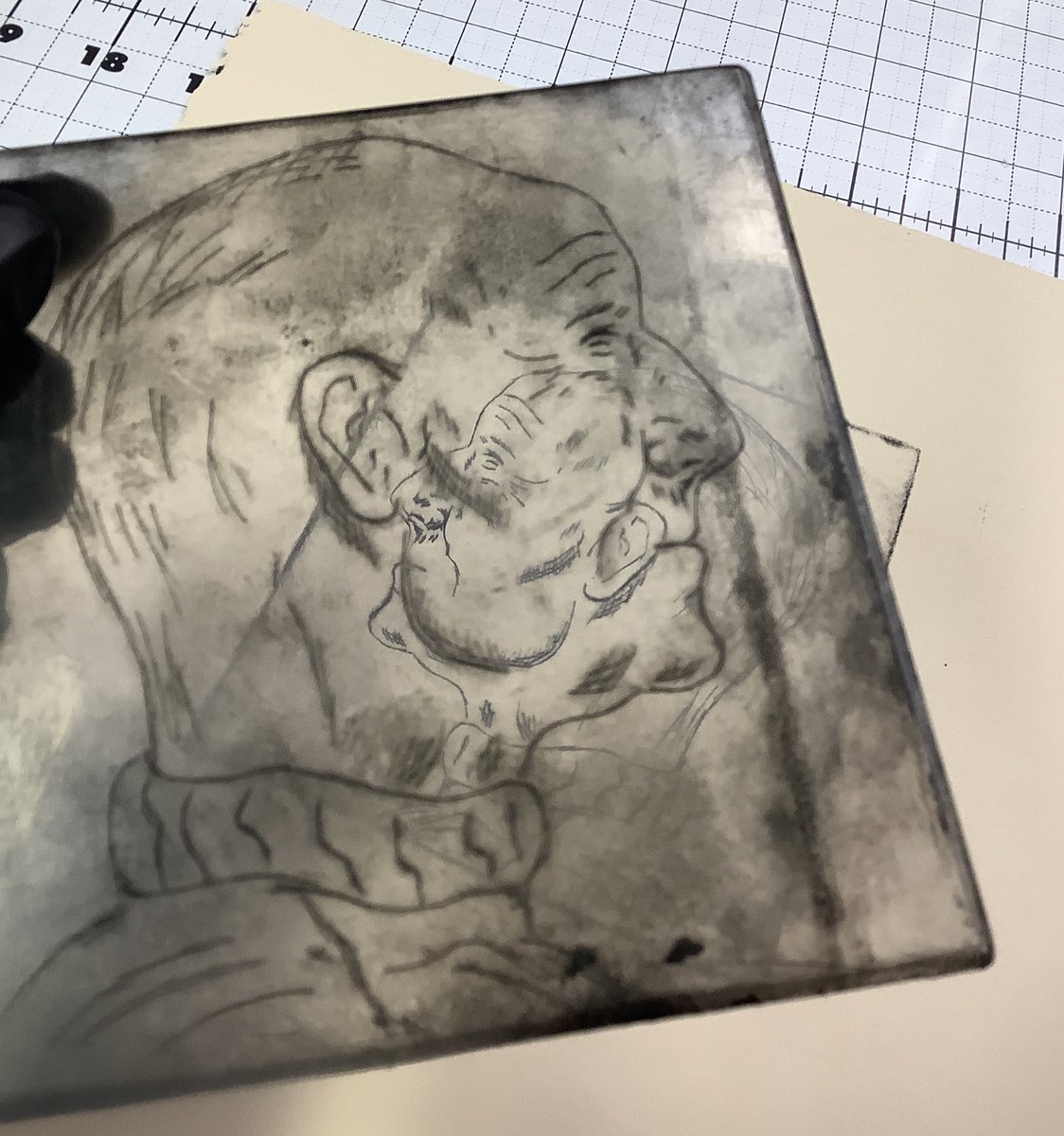 SarahSerioArt's tweet image. Printing this dry point today! #sarahserioart #printmaking #printmakersprocess #printmaker #drypoint #drypointetching #art #portrait #portraitart