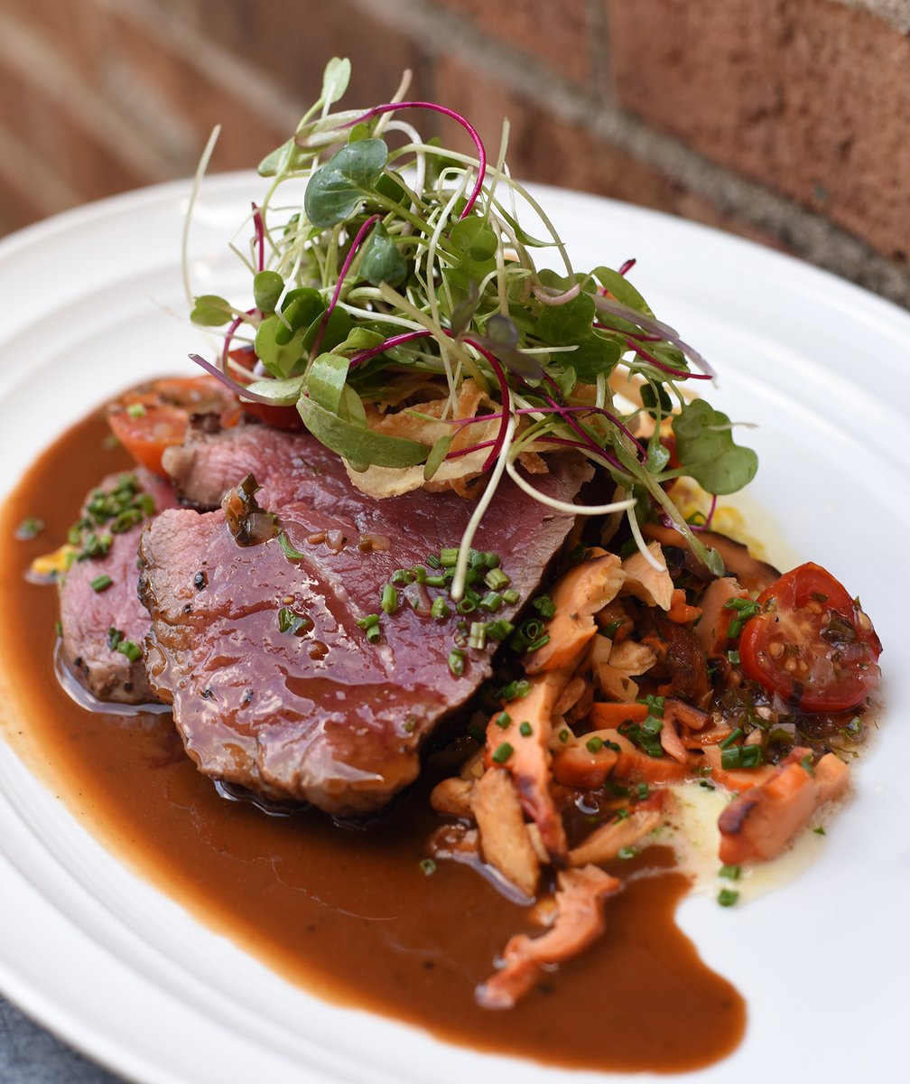 barringtonsclt's tweet photo. It's SATURDAY! Go crazy, and treat yourself to something fabulous! Our beef tenderloin with Cream Corn, Chicken of the Woods Mushrooms, Spicy Pickled Cherry Tomatoes, Crispy Onions,  and a Beef Demi. #barringtonsclt #clteats #moffettrestaurantgroup #eatdrinkclt #cltfoodie #beef https://t.co/TuRNTCinwF