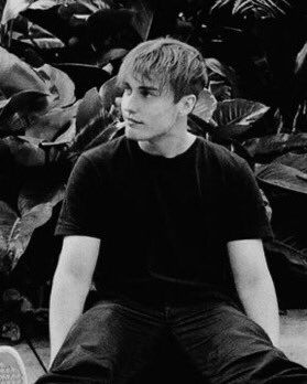 𝒱𝒾𝓇𝑔𝑜- 𝒴𝑜𝓊’𝓇𝑒 𝒩𝑜𝓉 𝒯𝒽𝑒 𝒪𝓃𝓁𝓎 𝒪𝓃𝑒You are incredibly wonderful however you seem to be the only one who doesn’t realise it. You have such a big heart but never give any of the love to yourself. Stop being so critical of yourself and let people be there for you