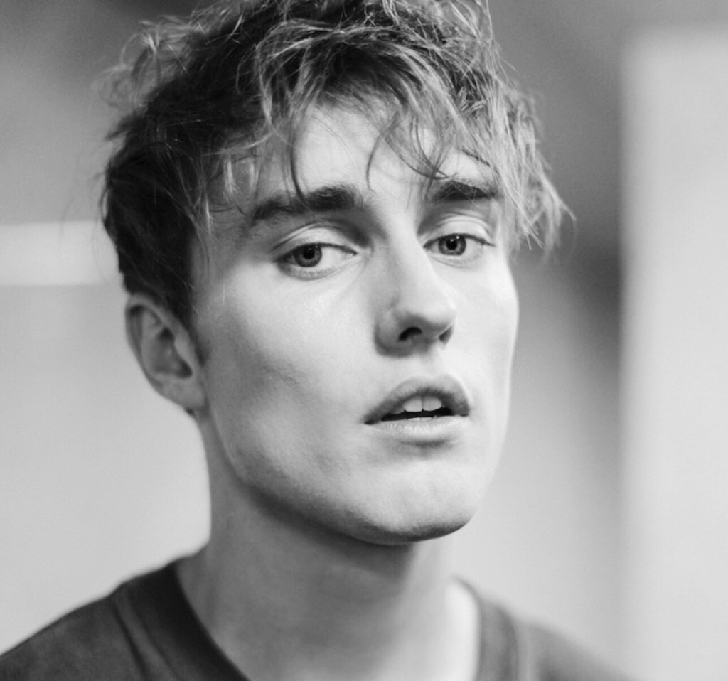 𝒞𝒶𝓅𝓇𝒾𝒸𝑜𝓇𝓃- 𝐻𝓎𝓅𝑒𝓇𝓈𝑜𝓃𝒾𝒸 𝑀𝒾𝓈𝓈𝒾𝓁𝑒𝓈 You are extremely responsible & are always explaining to others why they need to care more about certain topics. Your love of music, your family orientated ways & intimidating appearance relates well to a song like this