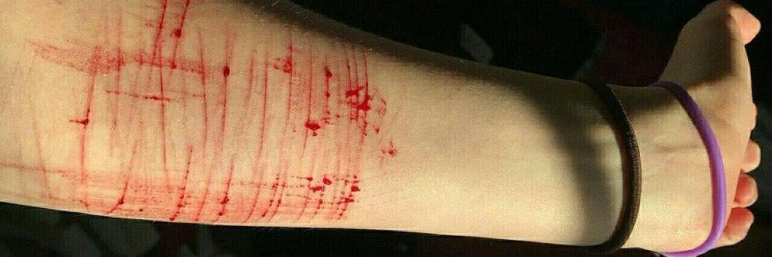 bint_ala1n's tweet photo. هذا حب ولا عشق ؟. https://t.co/QcjRcGYTFt