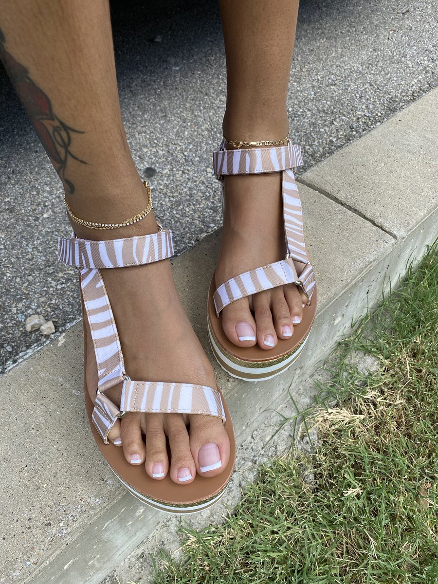 layaXIIXII's tweet photo. Heard some of y’all niggas like feet https://t.co/3VWAQQuOJT