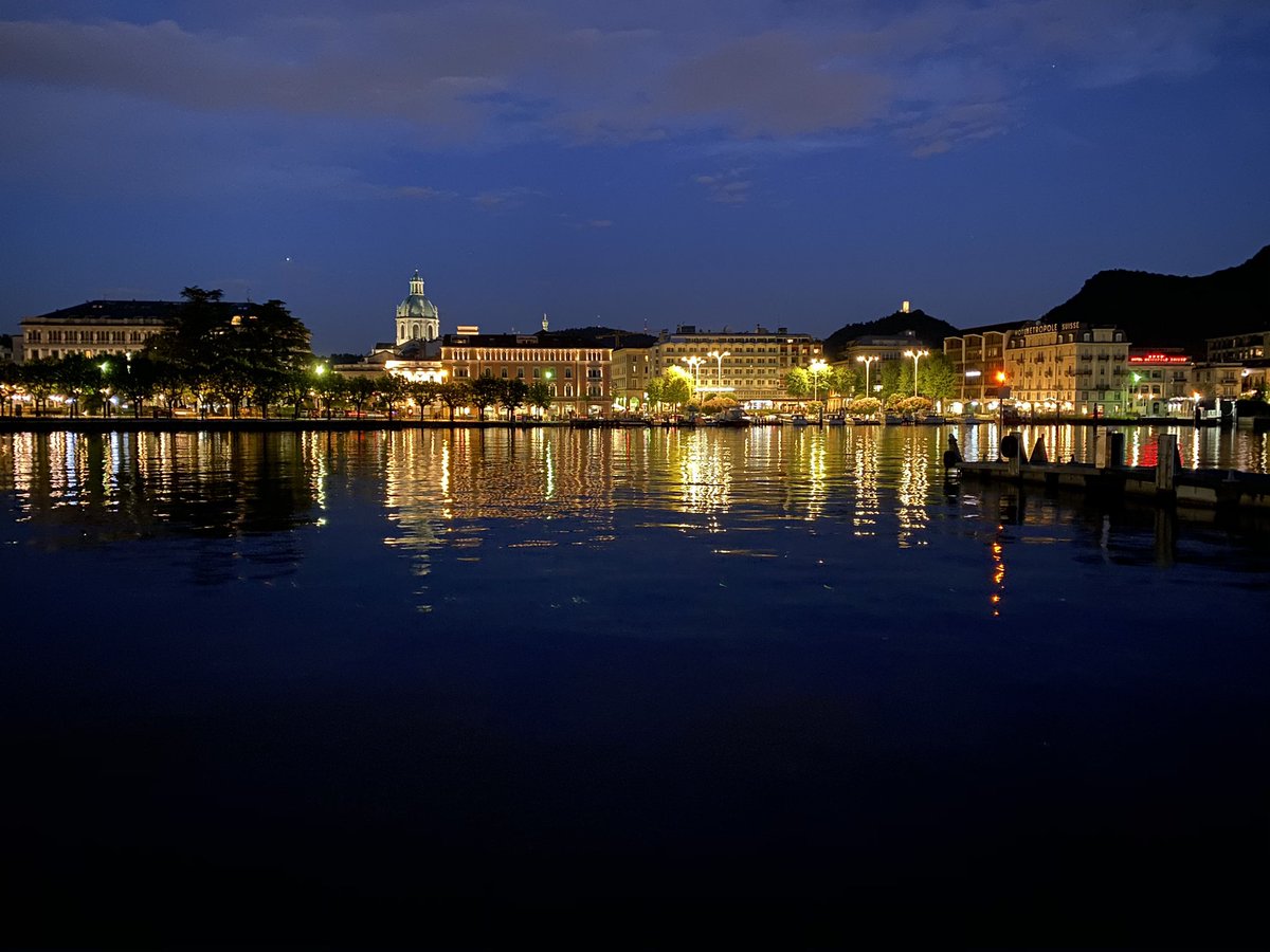 DMeneghello's tweet photo. #comobynight #comolake #lagodicomo 🇮🇹 https://t.co/IwmYyTVBWF