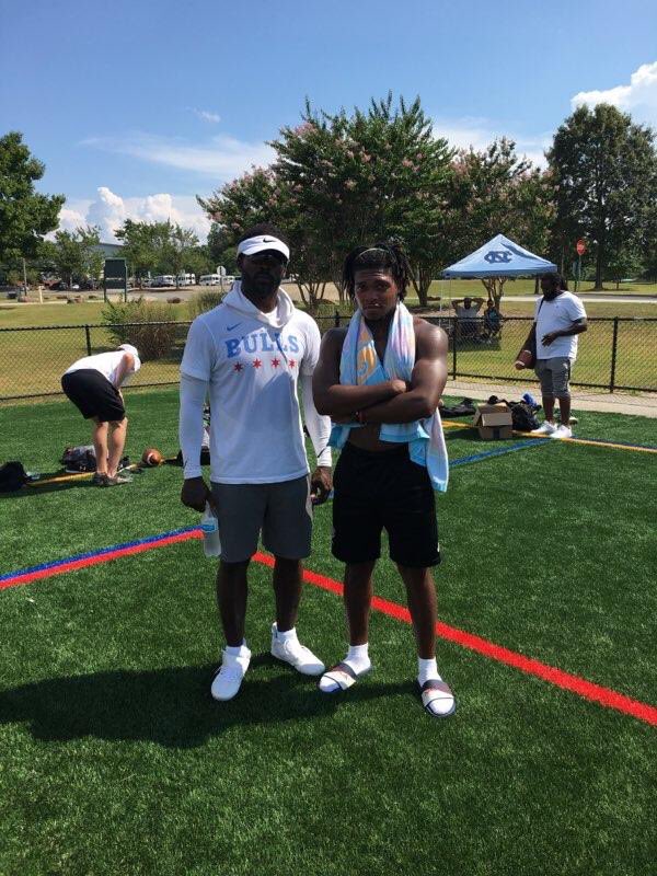 TheodorePhelp10's tweet photo. ⁦@_aphelps434⁩  had a good workout today and received some jewels from ⁦@MichaelVick⁩ ! Thinks ⁦@AndreKendrick3⁩ for the invite ❤️!! https://t.co/Qi8OfVuC7v