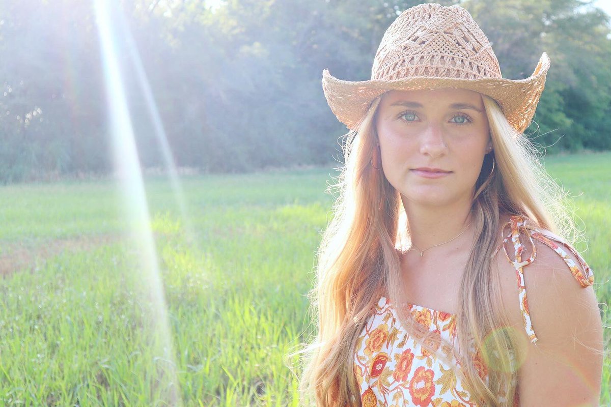 HanNewhouse's tweet photo. The warmth of the sun on your skin https://t.co/B91gnfRvMG