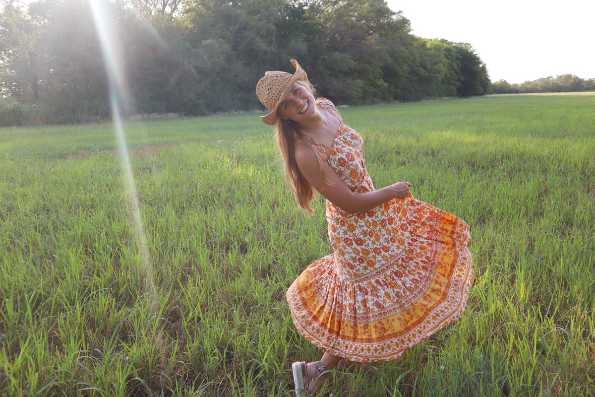 HanNewhouse's tweet photo. The warmth of the sun on your skin https://t.co/B91gnfRvMG