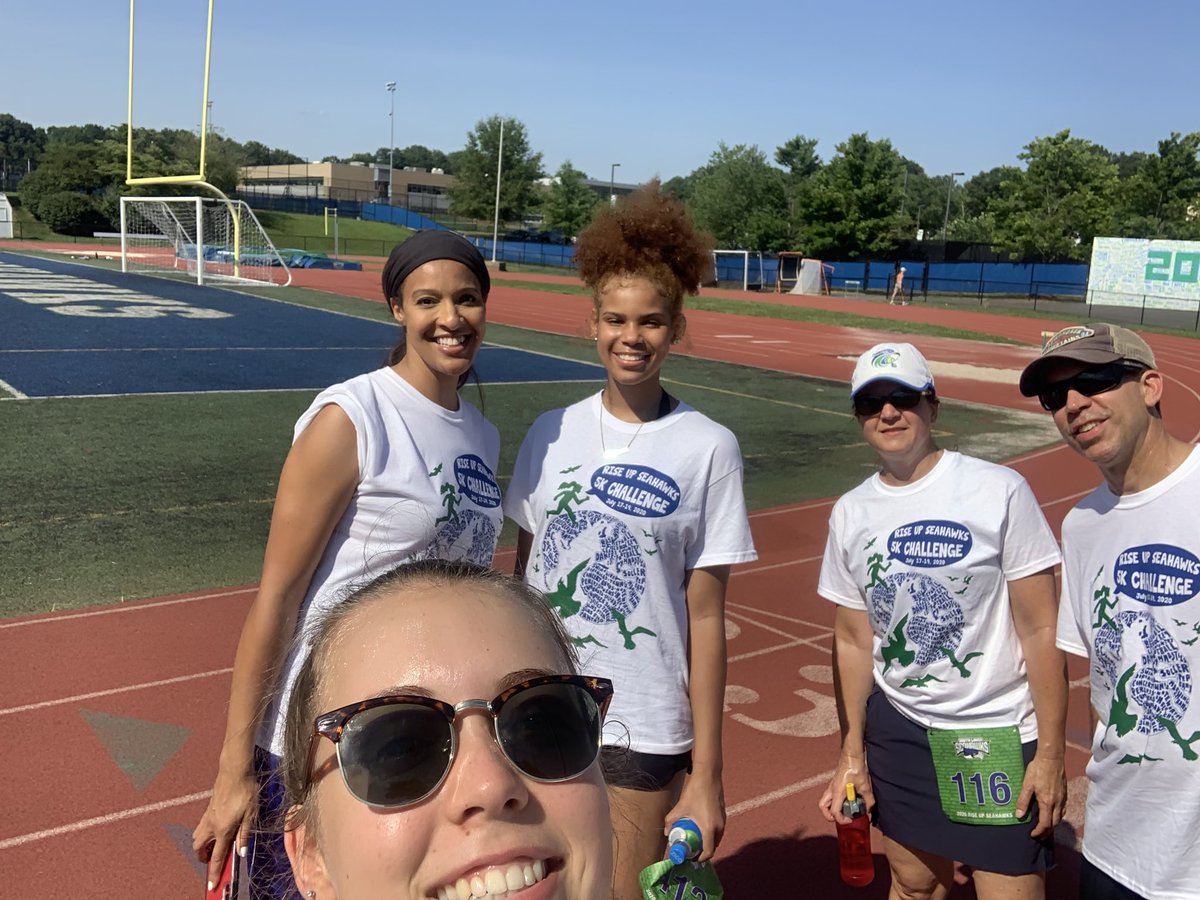 slbarr07's tweet photo. Proud to support ⁦@SLGirlsBBall_⁩ #riseupseahawks5k ⁦@MossBuildDesign⁩ ⁦@SeahawkBoosters⁩ ⁦@ChristyWScott51⁩ https://t.co/K7DWZtVdrR